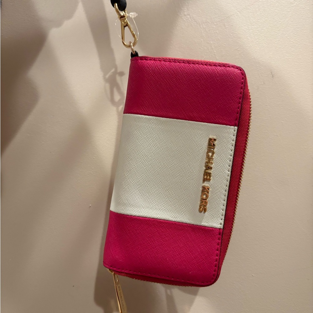 NEW Michael Kors Fuchsia and White leather Zip Wallet